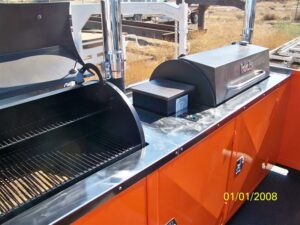 Outdoor kitchen with a built-in grill, seamlessly integrated for stylish and functional outdoor cooking
